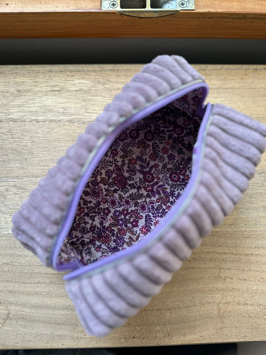 Trousse maquillage couleur parme