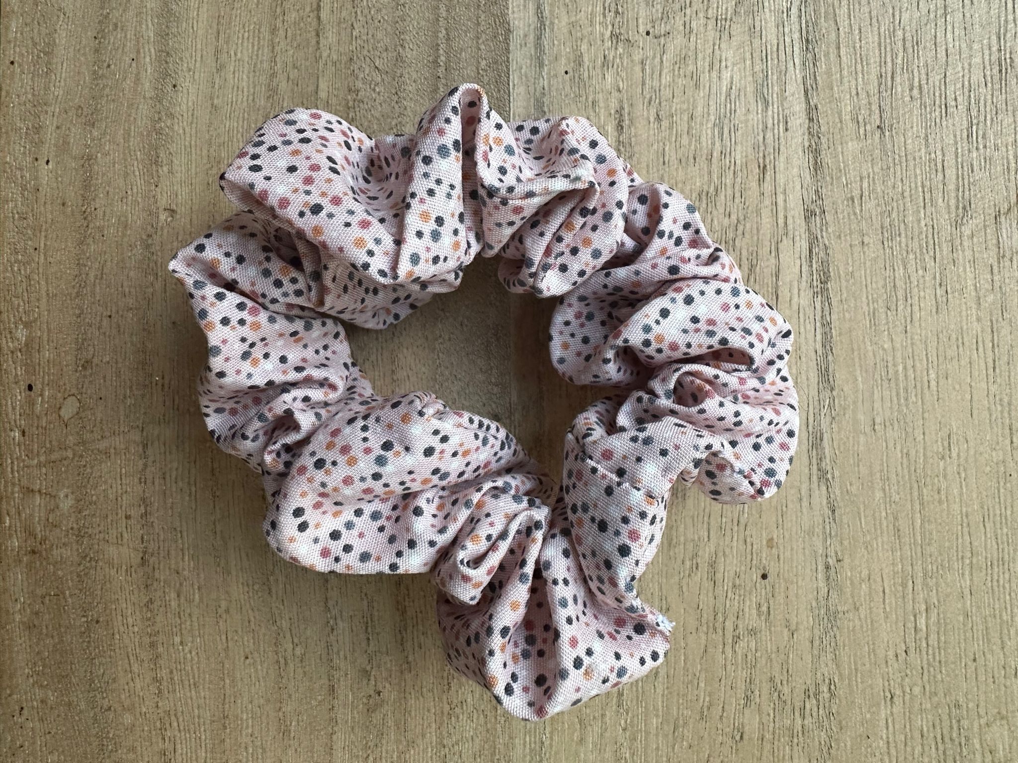 chouchou rosé petits points multicolores