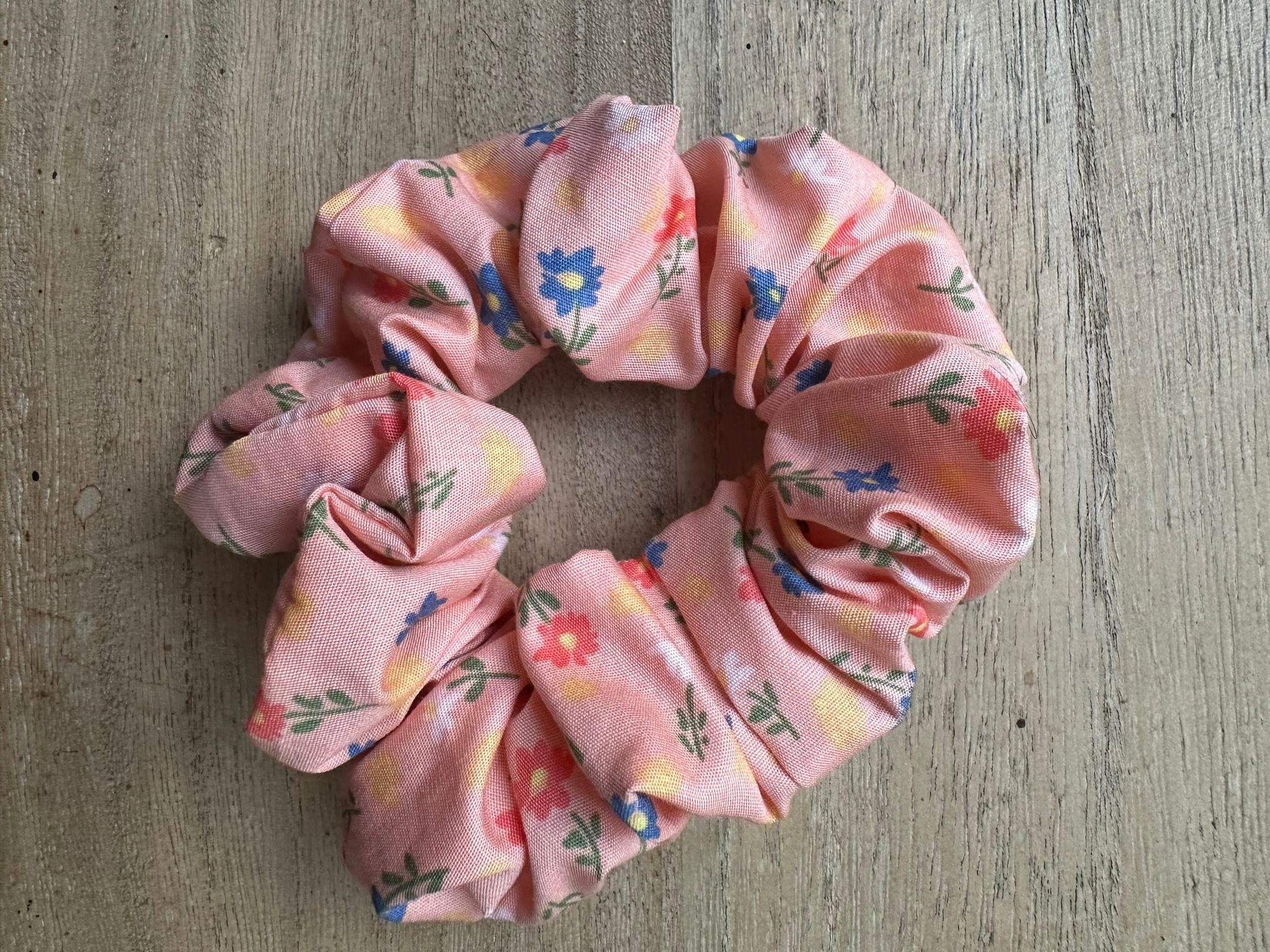 chouchou orangé petites fleurs multicolores