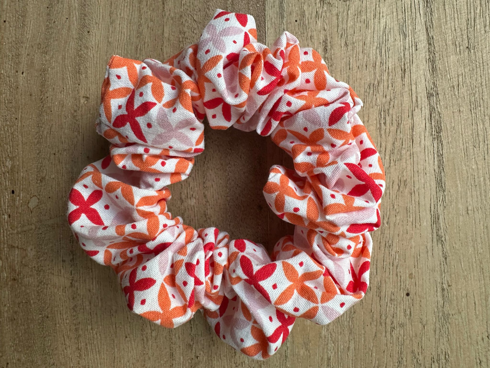 Chouchou orange motif géometrique