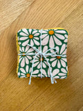 Lingettes  marguerite blanche sur fond vert