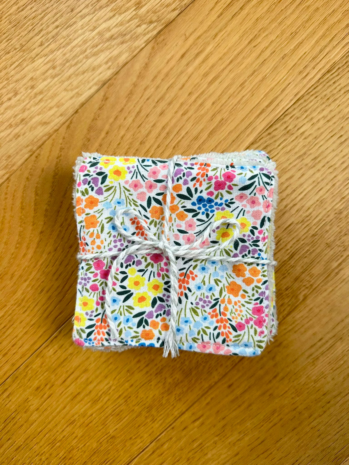 Lingettes petites fleurs multicolor